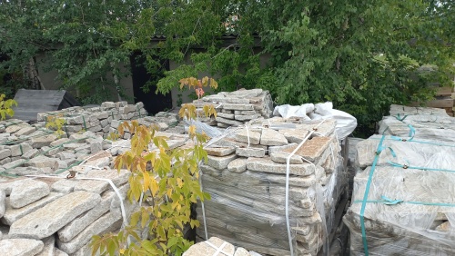 Плитняк галтованный гранитный для ландшафтного дизайна купить в Чистополе