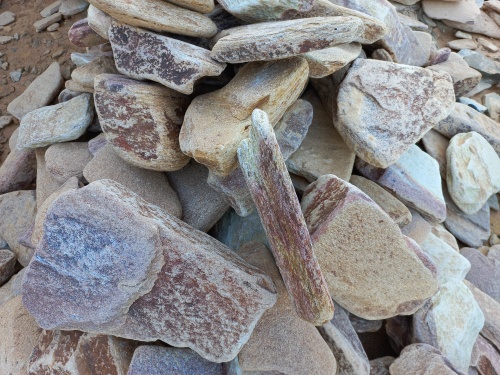 Златолит жёлтый, жёлто-зелёный глыбки и валуны для ланшафтного дизайна купить в Чистополе