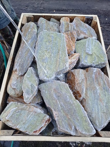 Златолит жёлтый, жёлто-зелёный глыбки и валуны для ланшафтного дизайна купить в Чистополе