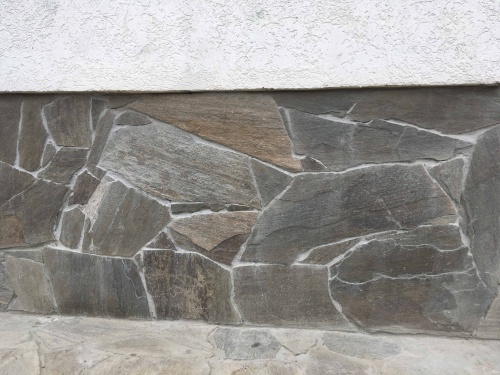 Плитняк златолит Уральский для цоколя, отмостки купить в Чистополе