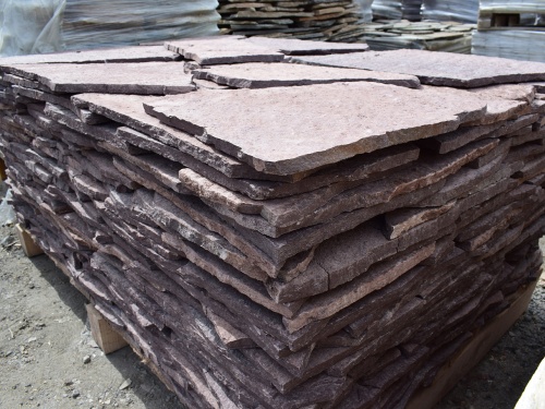 Плитняк лемезит бордовый для облицовки цоколя 20-25 мм  купить в Чистополе