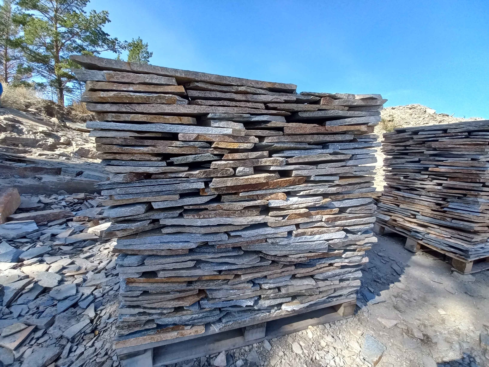 Плитняк златолит серебристый для фасада купить в Чистополе