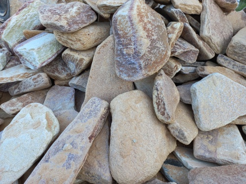 Златолит жёлтый, жёлто-зелёный глыбки и валуны для ланшафтного дизайна купить в Чистополе