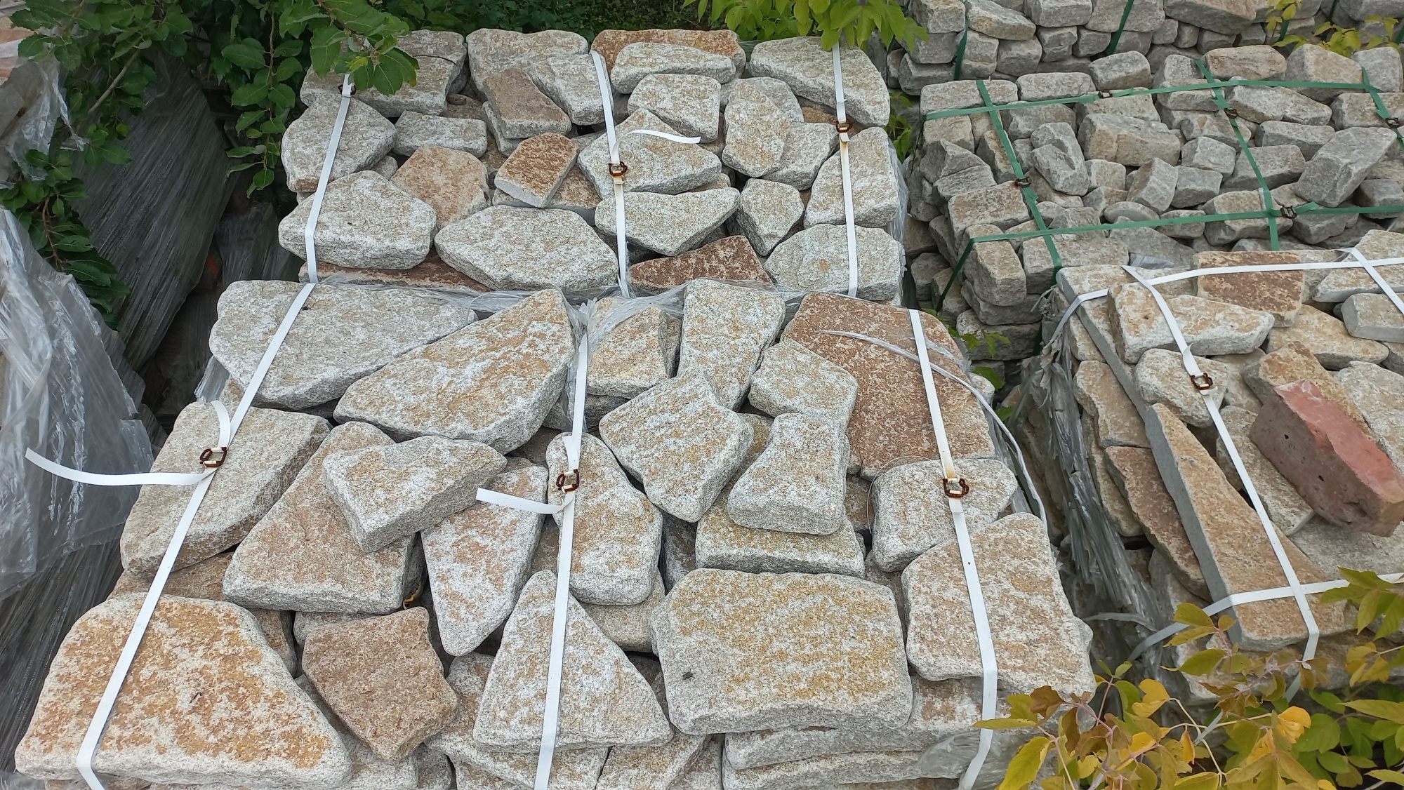 Гранитный плитняк галтованный для мощения купить в Чистополе