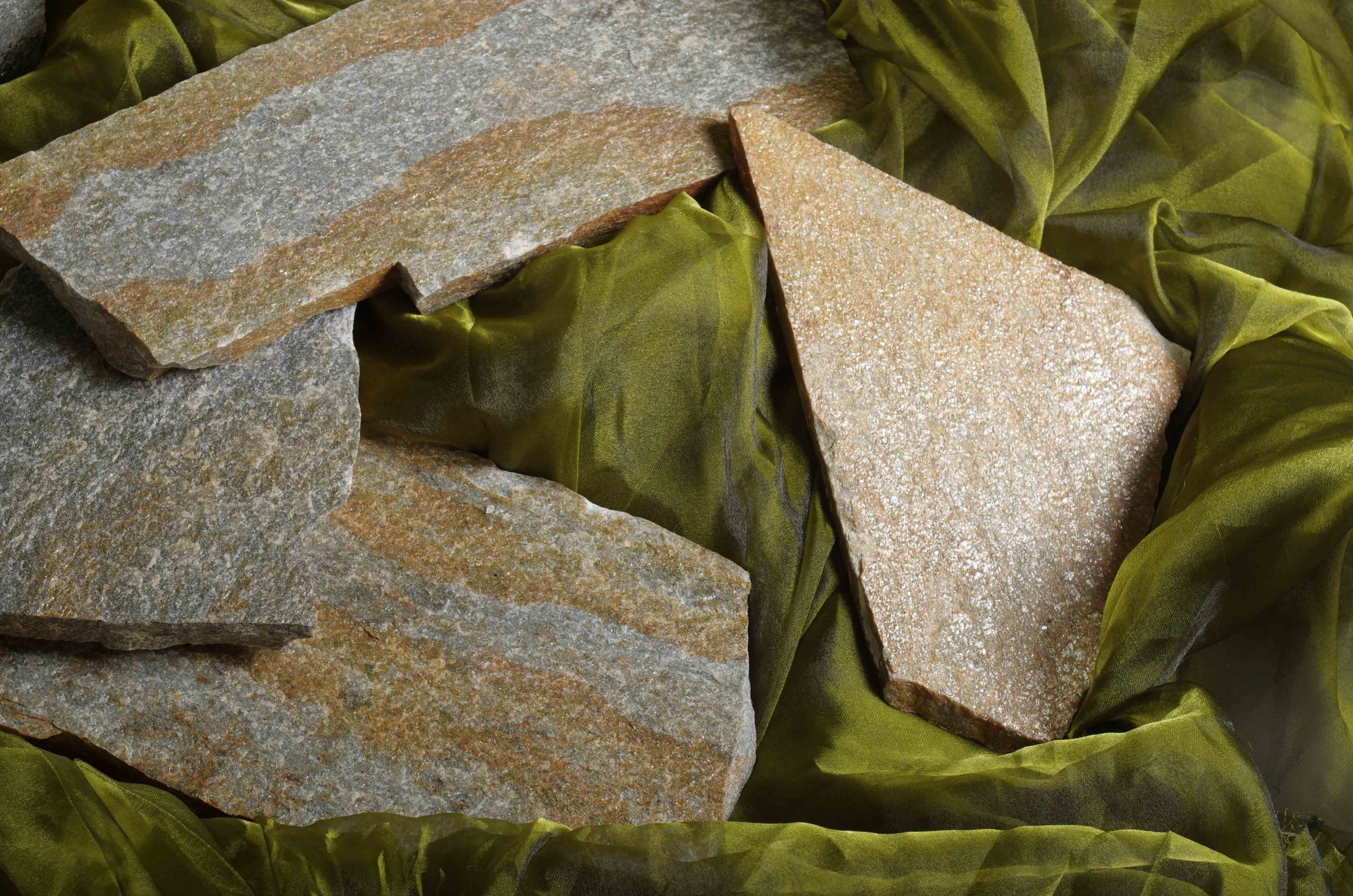 Плитняк златолит Уральский  для фасада купить в Чистополе